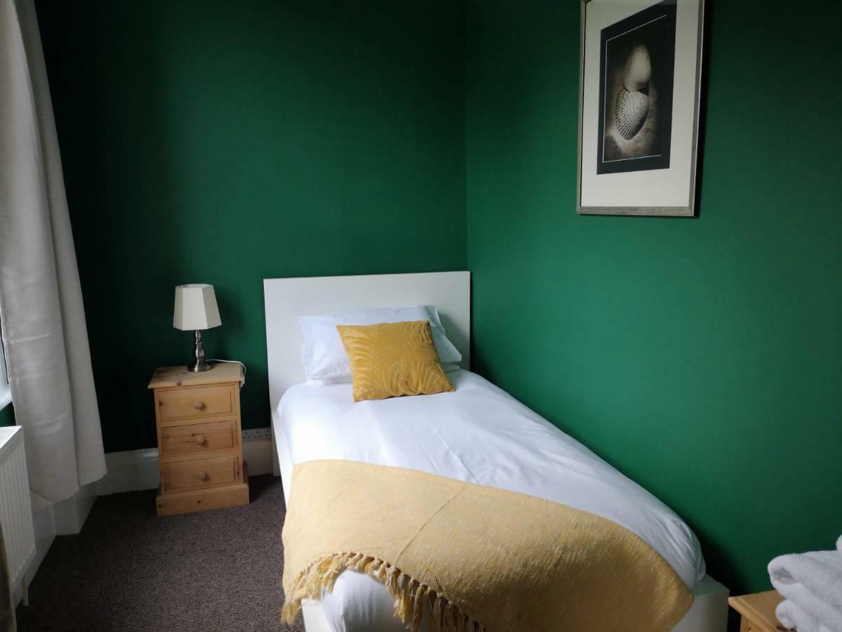 2 Bedroom Apartment At Kent Escapes Short Lets & Serviced Accommodation Kent, Bouverie Escape Folkestone With Wifi Bagian luar foto